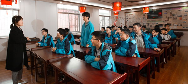 洛南 分类教学，因材施教，采取“一类一方案、一人一目标”的教学方法