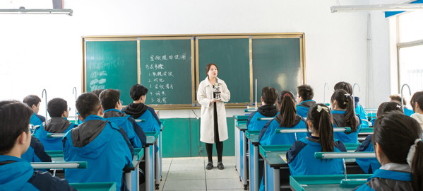洛南引入导师机制，准确把握考试方向