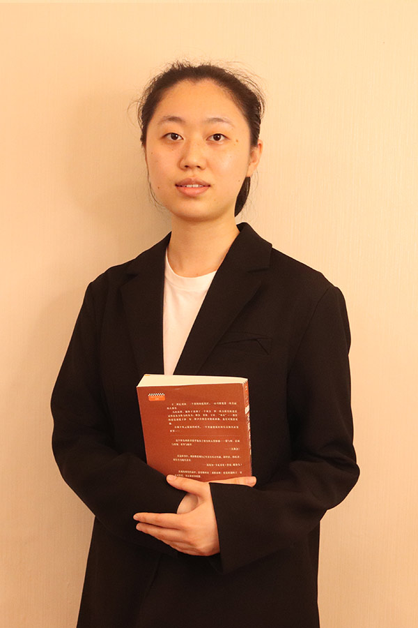 洛南梁艺 本科学历，优秀班主任