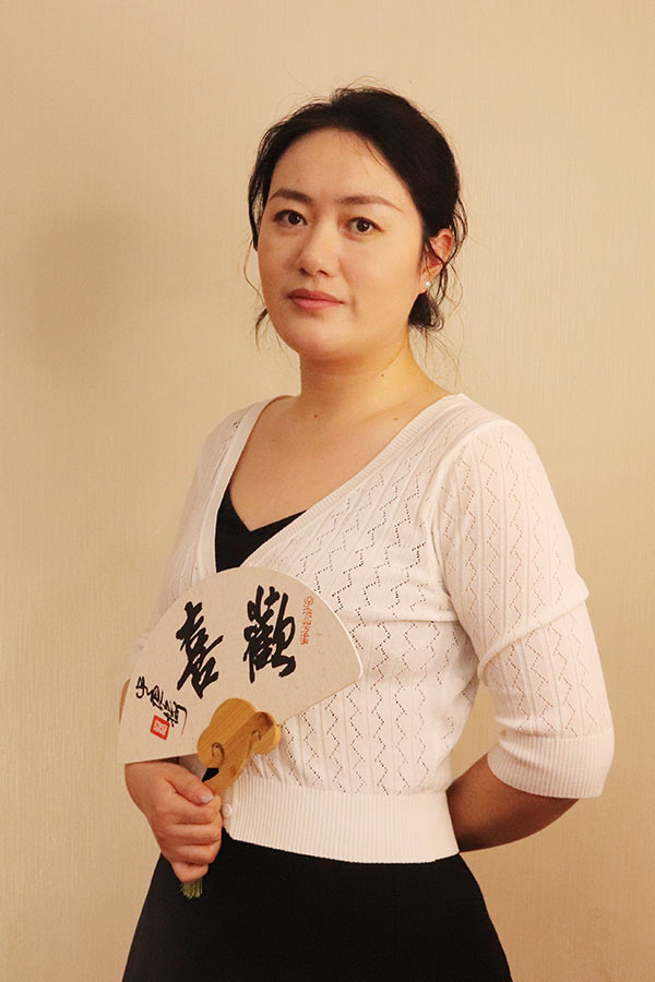 洛南石亚利 研究生学历,毕业于陕西师范大学