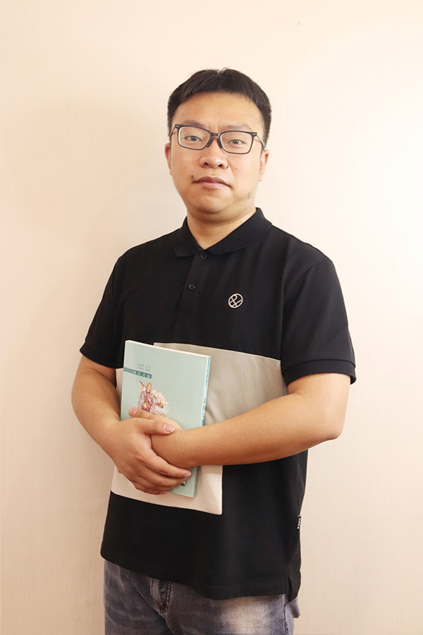 洛南杨斌 本科学历，毕业于西安航空学院